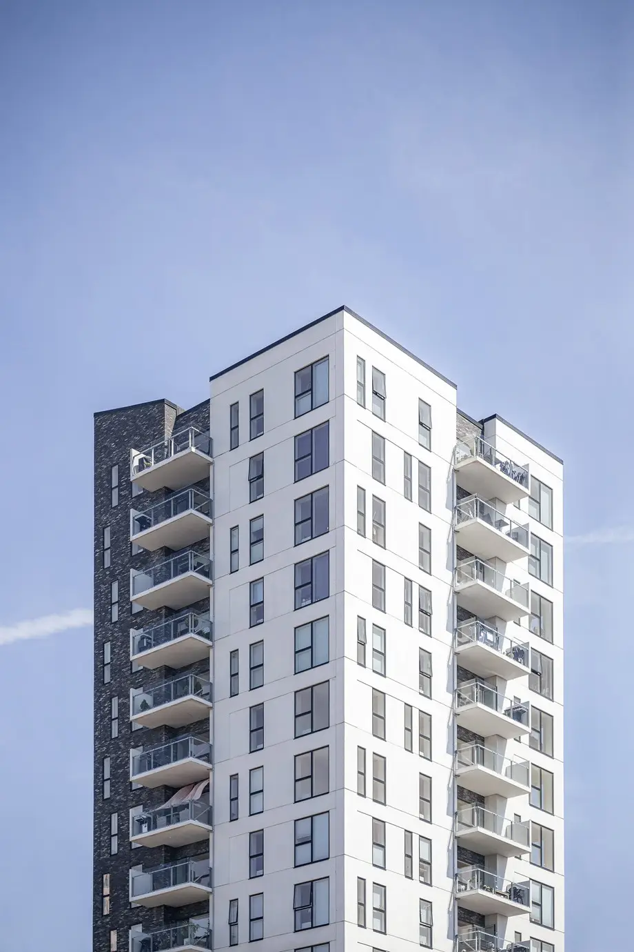 A vertical shot of a white building under the clear sky
